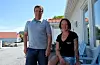 Franc Munoz og dottera Sonja Munoz utanfor Kaien AS i 2014.