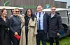 F.v. Styremedlem i Sveio Golfpark og tidlegare ordførar Linn Therese Erve, styreleiar i Haugaland Golfklubb og tidlegare ordførar Jorunn Skåden, kulturminister Lubna Jaffery, ordførar André Mundal Haukås og fylkesvaraordførar Stian Davis utanfor det nye servicebygget.