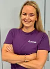 EKSPERTEN: Sandra Dybos er formidlar på Vite Meir-senteret i Kaupanger. Ho er utdanna bioingeniør, har ein master i cellebiologi og likar godt å spreie realfagsglede blant born og unge.