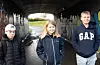 Lars Kristian Reiersen Vaka, Tuva Ottesen og Sebastian Westergaard foran undergangen dei var med å gjere graffiti i.FOTO: THOMAS VALLESTAD DRAGESET