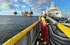 På veg inn til oljeplatt-forma Oseberg Øst for å lasta og lossa. Matilde Nordtveit starta som matroslærling sommaren 2021 hos Simon Møkster Shipping AS. Læretida er to år. Nå har ho ca. eitt år og nokre månader igjen før fagprøva. Etter det er planen å gå fagskulen og utdanna seg til styrmann.