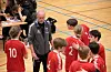 Spelarane får råd i frå trenar Ole Johan Sveen.FOTO: THOMAS VALLESTAD DRAGESET