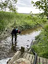 Arbeidet med slamtømminga vil pågå utover dagen. FOTO: SVEIO KOMMUNE