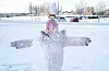 Elise Belsnes Ulriksen koser seg med snøen.FOTO: THOMAS VALLESTAD DRAGESET