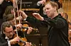 Dirigent Dmitry Matvienko er rekna som ein av verdas mest talentfulle. Fredag kveld sytte han for å gi sveibuane gåsehud under si leiing av Bergen filharmoniske orkester.FOTO: TORSTEIN TYSVÆR NYMOEN