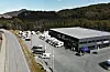 Bilete teke frå lufta, og som viser plasseringa til Aktiv Caravan like ved E39 i Førde.