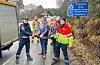 I romjula markerte ordførarane André Mundal Haukås (t.v.) og Nils Konrad Bua den nye samarbeida ved å kutta ein brannslange med kvar si bajonettsag. Ordførarane er flankerte av Kristel Hoel og Olav Hovland frå brannvesenet. Foto: Lars Martin Haug