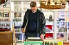 Sokneprest/prostiprest Eirik Aadland Tappel fann forskjellig å handla i platesamlinga.