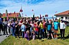Elevene ved Auklandshamn skule brukte deler av skoledagen på å feire frigjøringsdagen sammen med ordføreren og andre sambygdinger. Foto: Morten Vågset Møller
