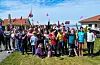 Elevene ved Auklandshamn skule brukte deler av skoledagen på å feire frigjøringsdagen sammen med ordføreren og andre sambygdinger. Foto: Morten Vågset Møller