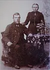 Tre av dei elleve borna til Lisabet (1846-1915) og Ole Økland (1845-1924) emigrerte til Amerika, ein forsvann på sjøen, ein døydde nyfødd. Lisabet kom frå Bråtveit, austre.