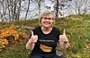 Kvinna bak minibloggen «Pølsemakerfrue», Elisabeth Tollaksen Vikse, storkosar seg når ho får folk til å le.
