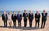 Etterkommarar etter norske veteranar som var med under invasjonen av Normandie på D-dagen i 1944. Frå venstre: Jan Eilif Güttler, Bjørg Elin Økland (dotter til Nils Severin Økland frå Sveio), forsvarsminister Bjørn Arild Gram, Frankrikes forsvarsminister Sébastien Lecornu, kronprins Haakon, statsminister Jonas Gahr Støre, Ola Mosberg og Christian Mastrup.
