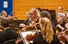 Bergen filharmoniske orkester spelte for 350 publikummarar i Vigdartun fredag kveld.FOTO: TORSTEIN TYSVÆR NYMOEN