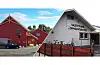Auklandshamn skule og Valestrand oppvekstsenter.