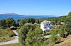 Frå Øklands-garden har ein panoramautsikt til Bømlafjorden og vide ikring.