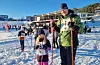Signe Marie Nes Lønning (6) og Anbjørn Lund Lønning (35) bur på Fjellstad og bestemte seg for å bli med då dei såg Vestavind sitt innlegg om skirennet på Facebook. Foto: Kjartan Moe Hustvedt