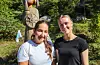 Nestleiar i Lid 4H Ingrid Andrea Kvalvåg Panayotou (t.v.) (16) og leiar Cecilie Førre Apeland (16) organiserte saman med fleire medlemmar hestesko- og pilkast for dei frammøtte.