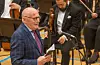 Erling Dahl Jr. er ein lidenskapeleg musikkformidlar, og var den som bandt konserten saman ved å presentere dei forskjellige musikkstykka.FOTO: TORSTEIN TYSVÆR NYMOEN