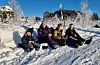 Isak (4), Kristine (39), Steffen (13) og Heine (11) Tjernagel naut finvêret etter turar i både kort og lang løype. Dei hadde tatt turen frå Haugesund og var strålande nøgd med skirennet. Foto: Kjartan Moe Hustvedt