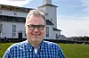 Arild Steinsland, som er styreleiar i Moster Amfi og Kyrkjehistoriske Senter, ser mellom anna fram til verdisamtalane under jubileumsveka.