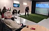 Dei tre golfkameratane, som eigentleg er fire, har spelt i Sveio sidan banen opna, no er dei innom fast kvar tysdag. Terje Apeland er klar til å slå golfballen i lerretet. Lars Dalland og Dag Roness ventar på tur.