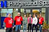 Gjengen som tok imot bøssene søndag ettermiddag. F.v. Helge Matre, Mathias Vikse, Mari Arnestad, Sonja Dahle, Merethe Hansen, Linn Therese Erve og Elisabeth Staupe. Bøssene er allereie gjort klare til neste tv-aksjon.