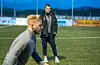Trener Henrik Grasdal Larsen sier Sveio-laget opplevde en kollektiv kollaps i kampen mot Vedavåg Karmøy. Nå håper han publikum stiller opp i den siste hjemmekampen før sommerpausen. Arkivfoto: Torstein Tysvær Nymoen