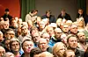 Det var stappfullt på Førde samfunnshus, og styrar Olav Hovland trur det var om lag 250 personar til stades.