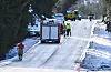 Den eine bilen hamna i grøfta på austsida av fylkesveg 47 etter samanstøytet.FOTO: TORSTEIN TYSVÆR NYMOEN