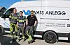 F.v. Hermand Hansen, Ørjan Innvær og Sondre Hamre Helgevold, alle frå Vats Anlegg, er snart klare for nye oppdrag. Blant anna har dei oppdrag på det nye byggefeltet Sveioåsen 3.