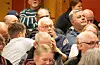 Martin G. Haugland minna Vegvesenet på at lokalsamfunnet hadde verdiar meir verdt enn pengar, og fekk rungande applaus.