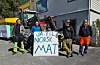 Nokre timar i dag kunne ein sjå lokale bønder langs hovudvegane. Denne gjengen representerte gardar på Hinderli, Nesse, Haukås og Tveita. F.v. Samson Hovda (ammekyr), Egil Haugsgjerd (gris og mjølkeproduksjon), Jon Bergmål (mjølkeproduksjon og sau) og Maria Nesse (gris og ammekyr.