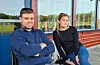 Heiar på Sveio: Vegard Barmen og Malin Dyrrdal ser kampar når det passar. – Det er kjekt å følgja med, seier Barmen.