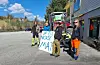 Nokre timar i dag kunne ein sjå lokale bønder langs hovudvegane. Denne gjengen representerte gardar på Hinderli, Nesse, Haukås og Tveita. F.v. Samson Hovda (ammekyr), Egil Haugsgjerd (gris og mjølkeproduksjon), Jon Bergmål (mjølkeproduksjon og sau) og Maria Nesse (gris og ammekyr.