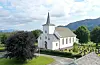 Kjær kyrkje har mange namn: Valestrand kyrkje, Kulturkyrkja eller berre Kyrkja. DRONEFOTO: IRENE FLATNES HALDIN