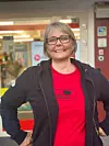 Gro Cathrine Aasgrav på nærbutikken på Hegna Camping kunne ikkje vore meir nøgd med den døgnopne butikken sin. Foto: Eli Strand NPK