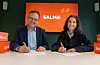 Administrerende direktør i Insula Sigvald Rist og konsernsjef i Bremnes Seashore, Linda Litlekalsøy Aase, er begge glad for at produksjonen av Salma-produktene vil fortsette. Foto: Peter Tubaas, Vestland Media
