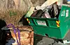 Kjøleskap, dekk, båtar, isoporkassar, treverk – alt som ikkje høyrde til i naturen blei tatt plassert i eller ved containerane.