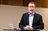 Kommunal- og moderniseringsminister Bjørn Arild Gram (Sp) la onsdag morgon fram eit forslag frå regjeringa til straumløysing. Foto: Terje Pedersen / NTB / NPK