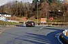 I dette krysset hentar statskassa inn fleire hundre tusen kroner i året, fordi sjåførar ikkje stoppar for full stopp-skilta.FOTO: GOOGLE STREET VIEW