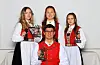 Plakettmotakarane frå Sunnhordland. Frå venstre Irmelin Havn, Øvrebygda 4H , Maryon Victoria Leirvik, Lid 4H og Camilla Vik, Øvrebygda 4H. Framme Øystein Hetlesæter, Rommetveit 4H.