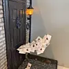 Frå ei scene i Harry Potter, der den magiske skulen sender Potter innkallingsbrev som fyk inn gjennom alle husets gliper. FOTO: PRIVAT