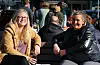 Silje Førland og Kjersti Storaas, venninner frå Haugesund hadde handla seg kaffi og frappuccino – og nordlandskaker.