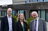 Stemninga var god då den ferske klinikkdirektøren, Sunniva Austlid, viste styret rundt på Stord sjukehus. Til venstre administrerande direktør Anders Hovland og styreleiar Petter Steen jr. til høgre.