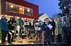 Ordførar André Mundal Haukås heldt ein tale før han talde ned til tenninga av julegrana. Foto: Anne Synnøve Breistig