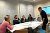 Detaljregulering for Fv. 541 Grimstveit-Sveio var tema på eit møte i Sveio kommune fjor: Frå venstre Stian Nygård, Egil Meinich Misje, Åshild Øritsland Våge og Ole Andreas Våge. Her i samtale med Gro Osmundsen Kyvik, rådgjevar arealplan, saksbehandling og regulering i Sveio kommune, og Lars Tore Martinsen, planleggingsleiar på plan og utbygging, Vestland fylkeskommune. Kommunalsjef i Sveio, Kenneth Tollefsen var også til stades på møtet, men er ikkje med på biletet.ARKIVFOTO: KARI NILSATTER HAUKÅS
