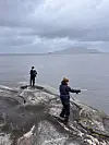 Glimt frå Fiskesommar 2025 i Holsvika. Foto: Privat