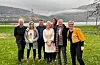 Frå venstre; Jon Askeland (fylkesordførar Sp), Marthe Hammer (gruppeleiar SV), Arve Helle (gruppeleiar Ap), Sigrid Brattabø Handegard (gruppeleiar Sp), Natalia Golis (gruppeleiar MDG), Geir Kjell Andersland (gruppeleiar Venstre) og Trude Brosvik (gruppeleiar KrF) er samde om å prioritere vegvedlikehald i Vestland fylkeskommune neste år.FOTO: KINE BRATLI DALE