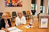 Synnøve Espeset og Kristi Tveitaskog opplevde kø til kyrkjevalet kort tid etter at stemmelokalet opna.